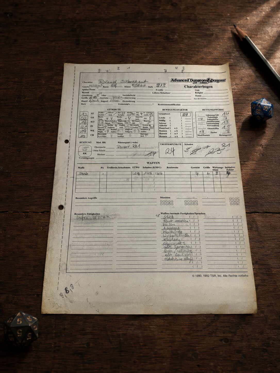 Alter, handschriftlich ausgefüllter AD&D-Charakterbogen