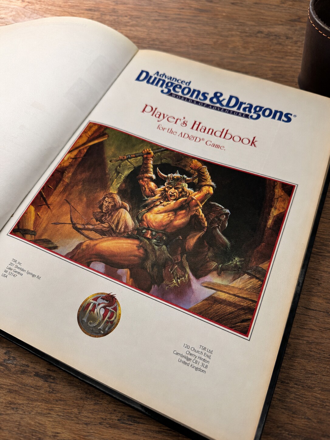 Aufgeschlagenes englisches AD&D Player’s Handbook